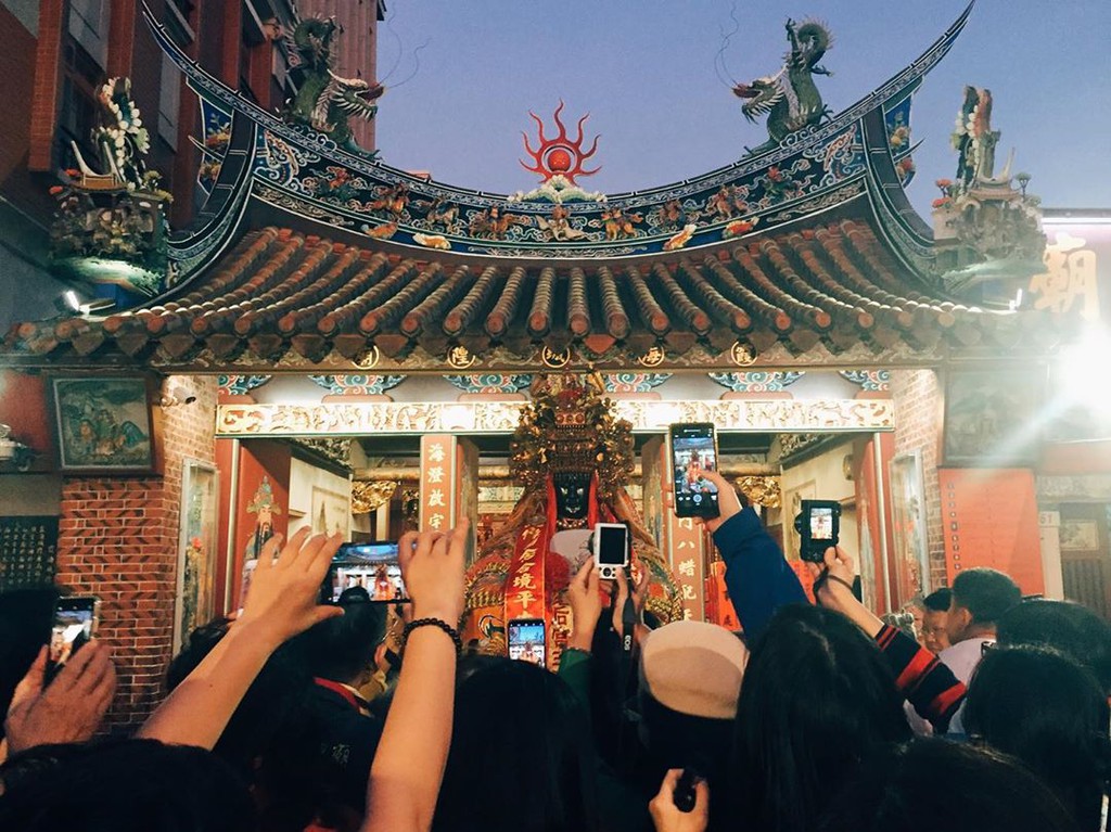 Đền cổ ở Đài Loan hút người độc thân đến cầu duyên